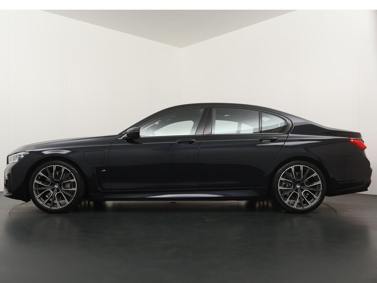 BMW 7-SERIE 745e High Executive | M-Sportpakket | Co-Pilot | Bowers & Wilkins | Active Steering | Massage | Stoelkoeling V+A | Panoramadak | Soft Close | Head-Up | Comfort Access | Laserlight |