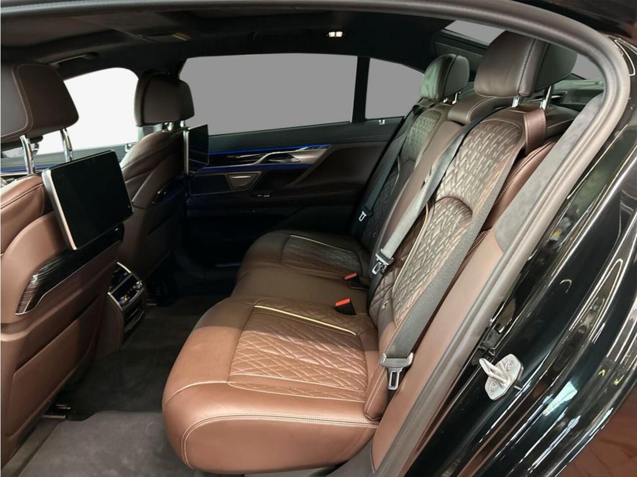 BMW 7-SERIE 745Le xDrive High Executive M-Sport ACC Massage Stoelkoeling Panoramadak Head-Up Entertainment