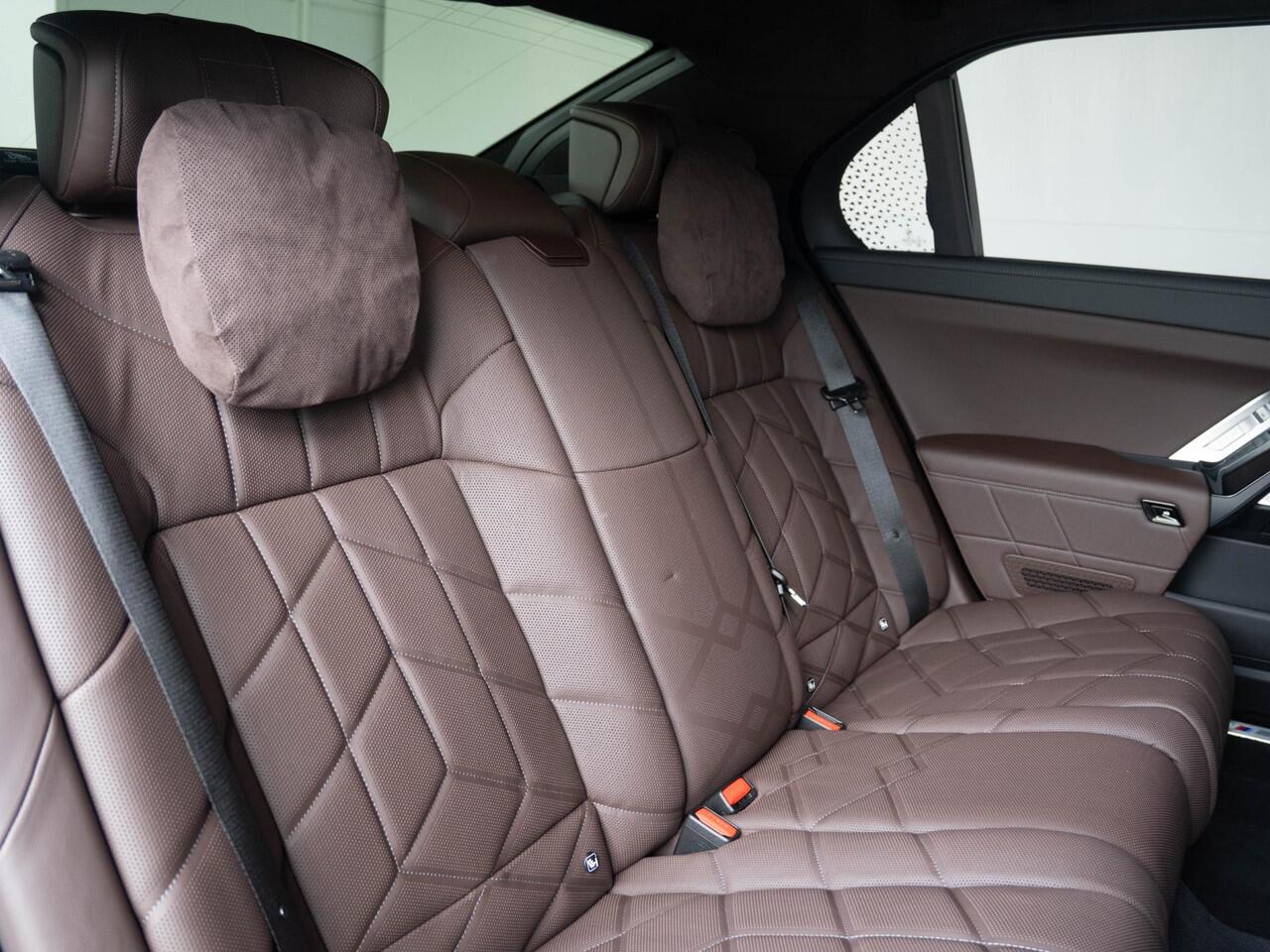 BMW 7-SERIE Sedan M760e | M Sportpakket | Innovation Pack | Connoisseur Pack | Executive Drive Pro | Executive Lounge | Driving Assistant Professional | Trekhaak