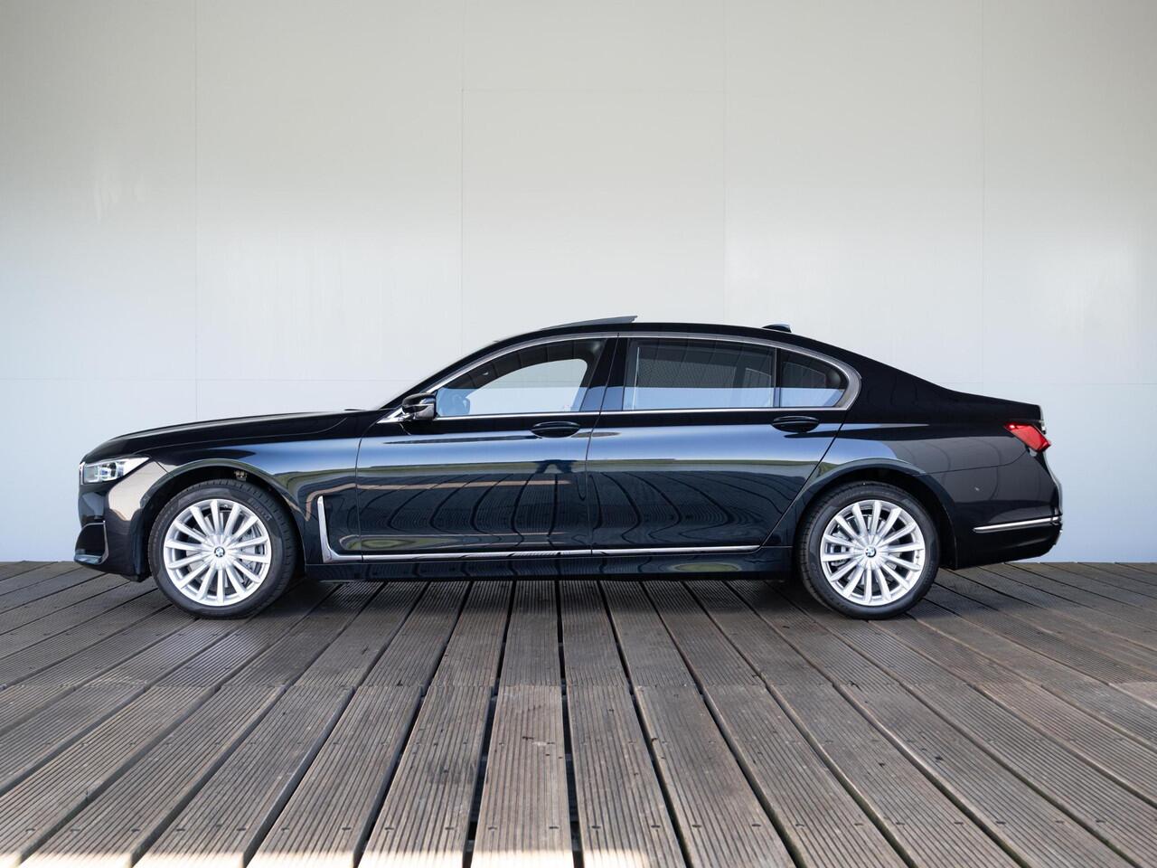 BMW 7-SERIE Limousine 740Ld xDrive | High Executive | Comfort Access | Harman Kardon | Panoramadak | Soft Close | Head-Up Display | 19''