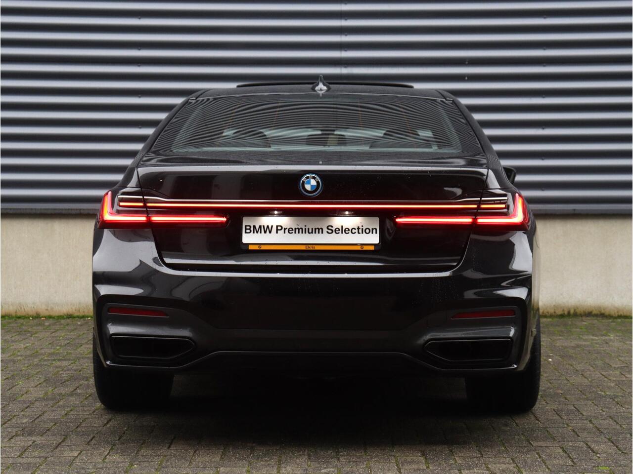 BMW 7-SERIE 745e M Sportpakket | Panodak | Driving Assistant Prof. | Active Steering | Comfortstoelen Achter | Head-Up | Harman Kardon | Parking Assistant Plus | 20'' LMV
