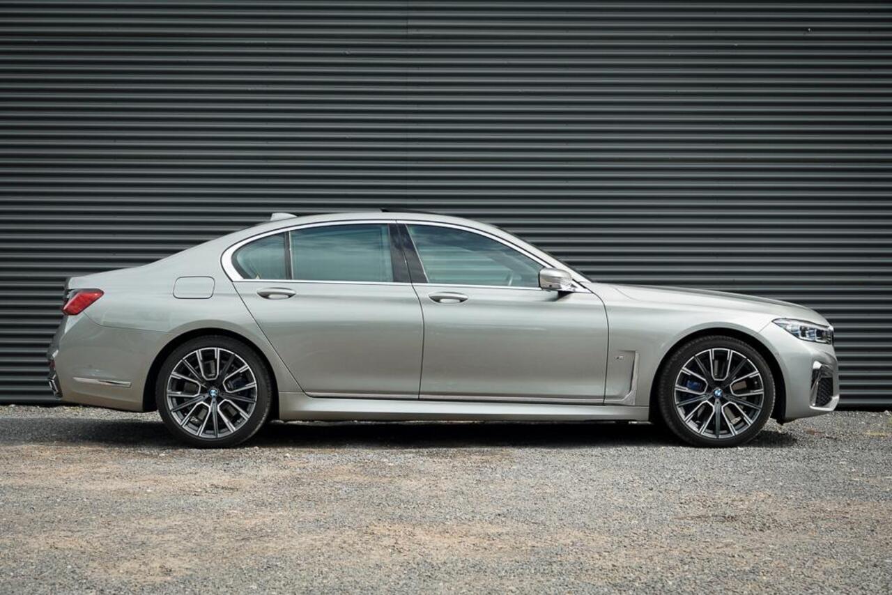 BMW 7-SERIE 745e High Executive / M-Sport / Schuifdak / NL Auto / Nieuwe Accu