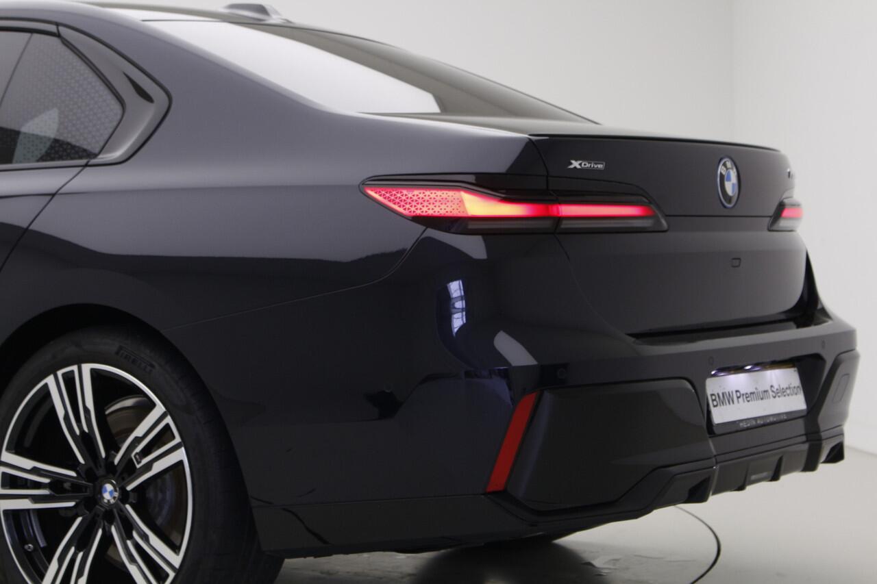 BMW 7-SERIE 750e xDrive M-Sport | Executive Drive Pro | Elektrisch openen en sluiten portieren | Skylounge | Bowers & Wilkins | Individual Interieur Gran Lusso | Nu voor 119.895,-