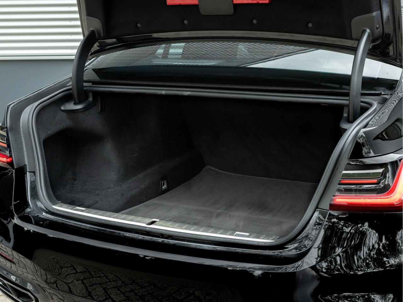 BMW 7-SERIE 740d xDrive M-Sport - Dak - Active Steering - Standkachel - Massagezetels