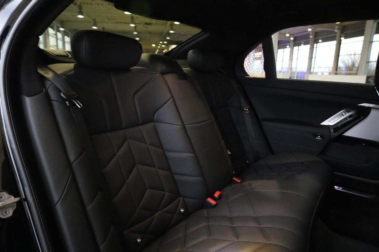 BMW 7-SERIE M760e xDrive | Active Steering | Elektrisch openen en sluiten portieren | panoramadak Sky Lounge | Stoelventilatie | Adaptieve Cruise Controle | Rondomzicht Camera |