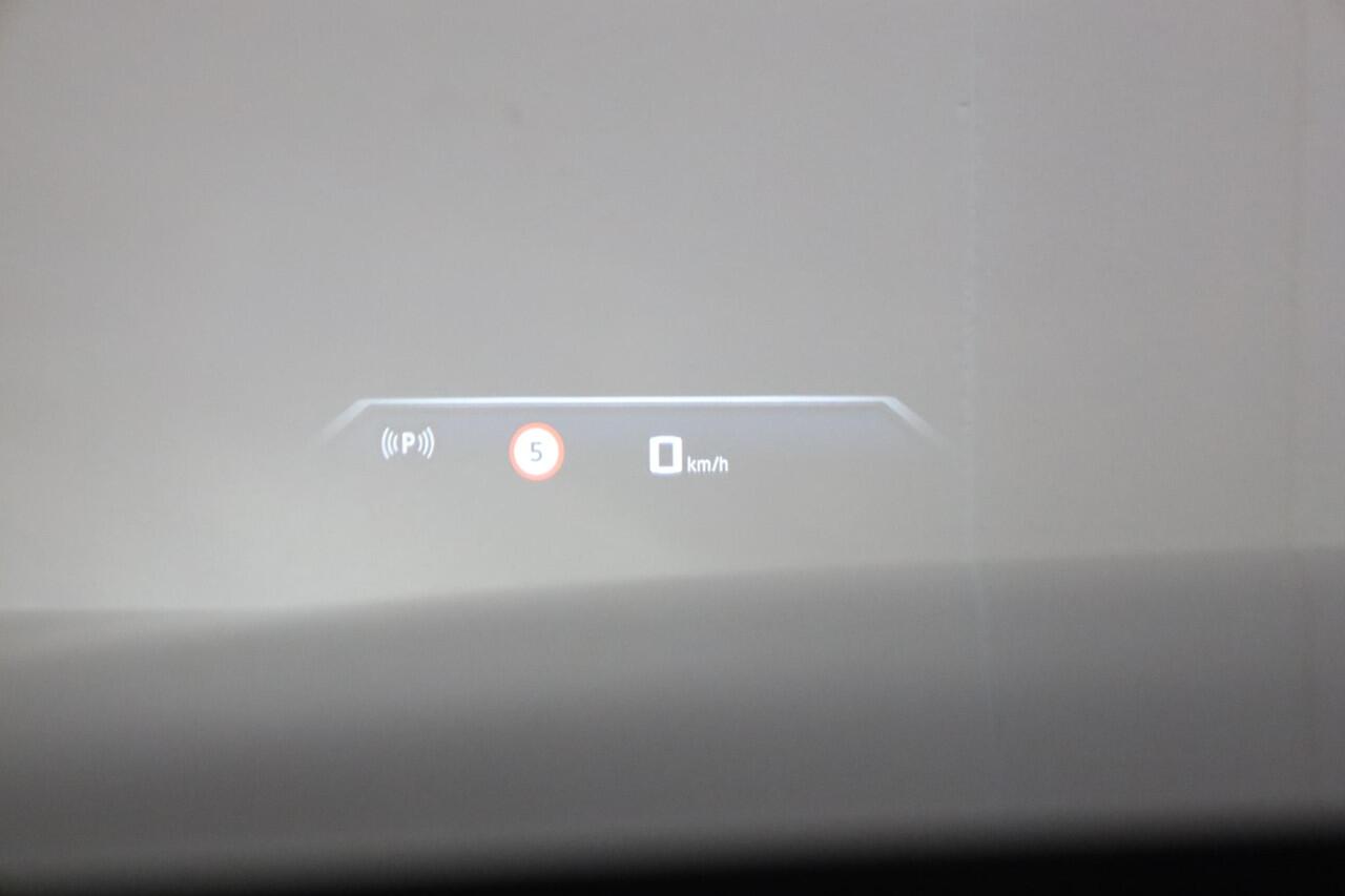 BMW 7-SERIE M760e xDrive | Active Steering | Elektrisch openen en sluiten portieren | panoramadak Sky Lounge | Stoelventilatie | Adaptieve Cruise Controle | Rondomzicht Camera |