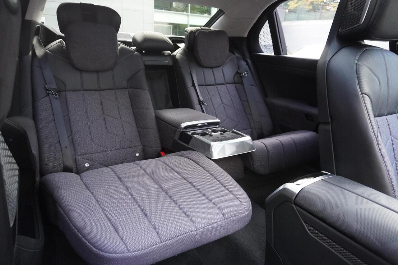 BMW 7-SERIE M760e xDrive Executive Pack | Exclusive Lounge | Integral Active Steering | Glazen panoramadak Sky Lounge | Bowers & Wilkins Diamond Surround Sound Systeem | Rear-Seat Entertainment Experience