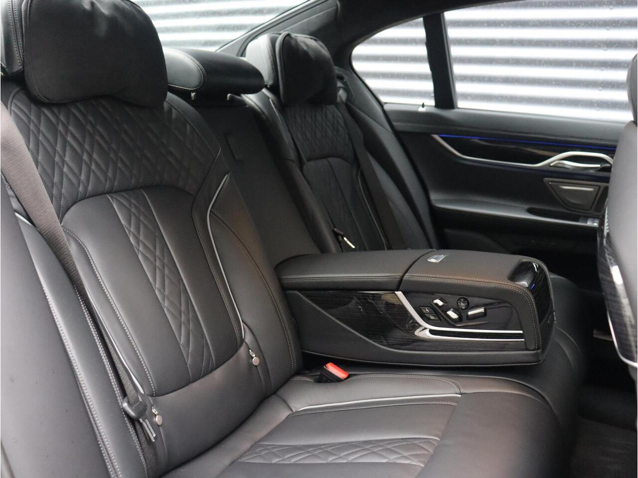 BMW 7-SERIE 745e M Sportpakket | Panodak | Driving Assistant Prof. | Active Steering | Comfortstoelen Achter | Head-Up | Harman Kardon | Parking Assistant Plus | 20'' LMV