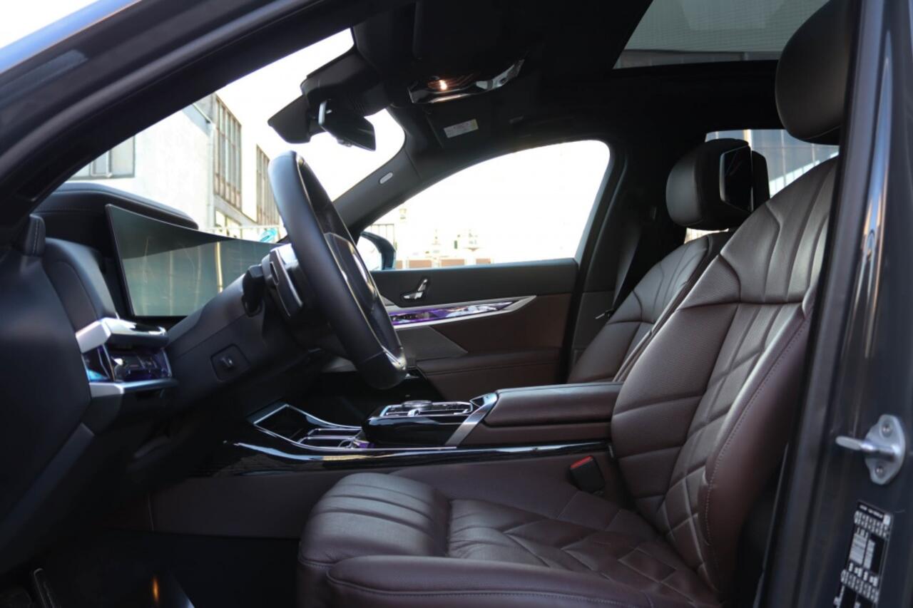 BMW 7-SERIE 750 e xDrive M Sport Excl Lounge l Sky Lounge l Bowers l INDIVID