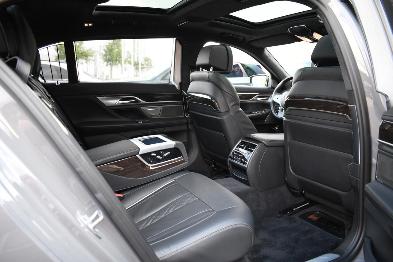 BMW 7-SERIE M760Li xDrive 6.6 V12 | Bernina-grau | NL-auto | NP 262K | LCI