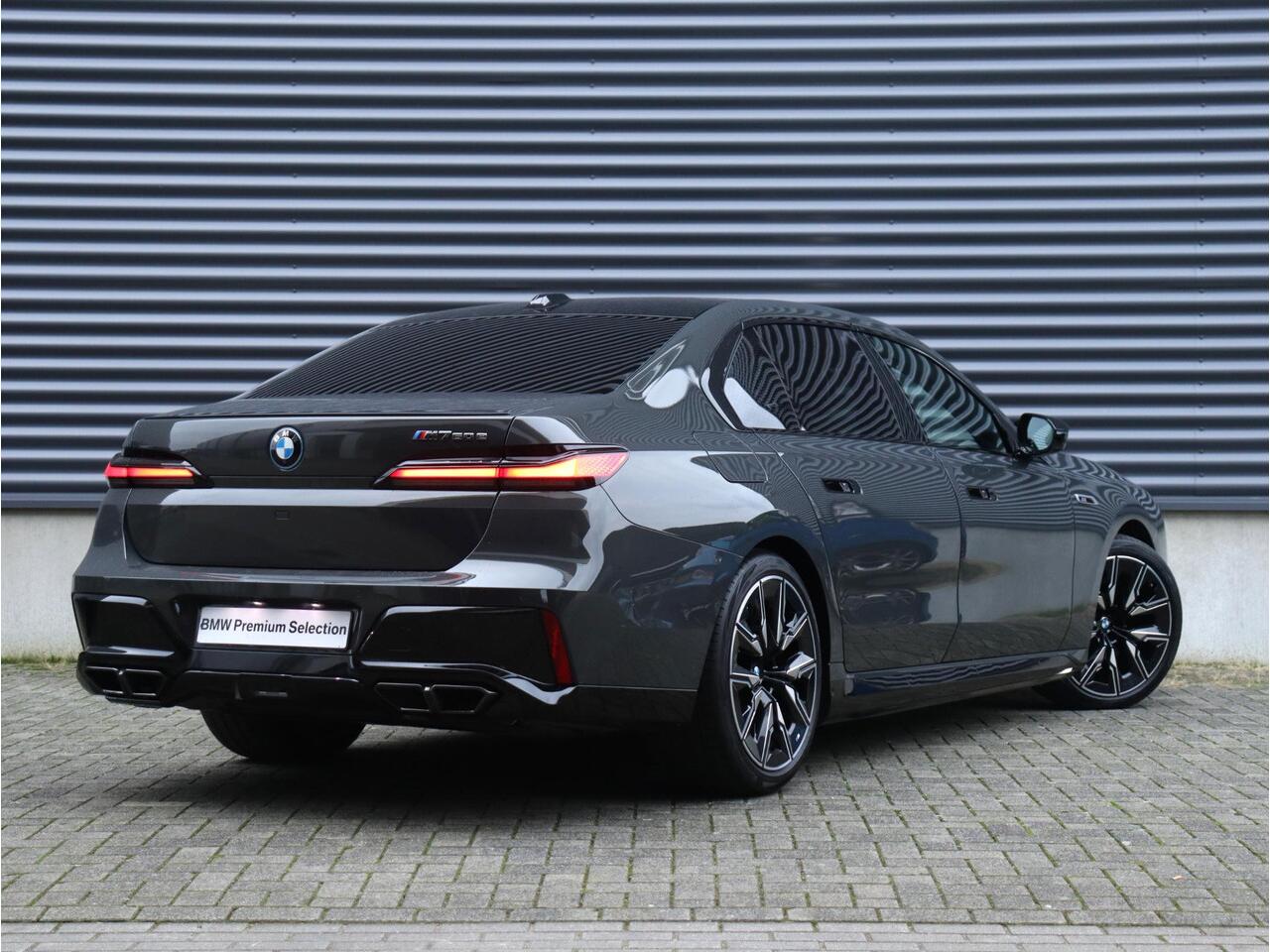 BMW 7-SERIE M760e xDrive | M Sportpakket Pro | Innovation Pack | Executive Drive Pro | Head-Up | Executive Lounge | Massage | Stoelventilatie | Driving Assistant Professional | Bowers & Wilkins | 21'' LMV