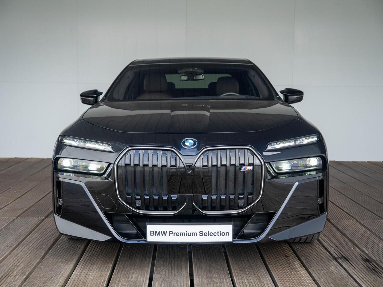 BMW 7-SERIE Sedan M760e | M Sportpakket | Innovation Pack | Connoisseur Pack | Executive Drive Pro | Executive Lounge | Driving Assistant Professional | Trekhaak