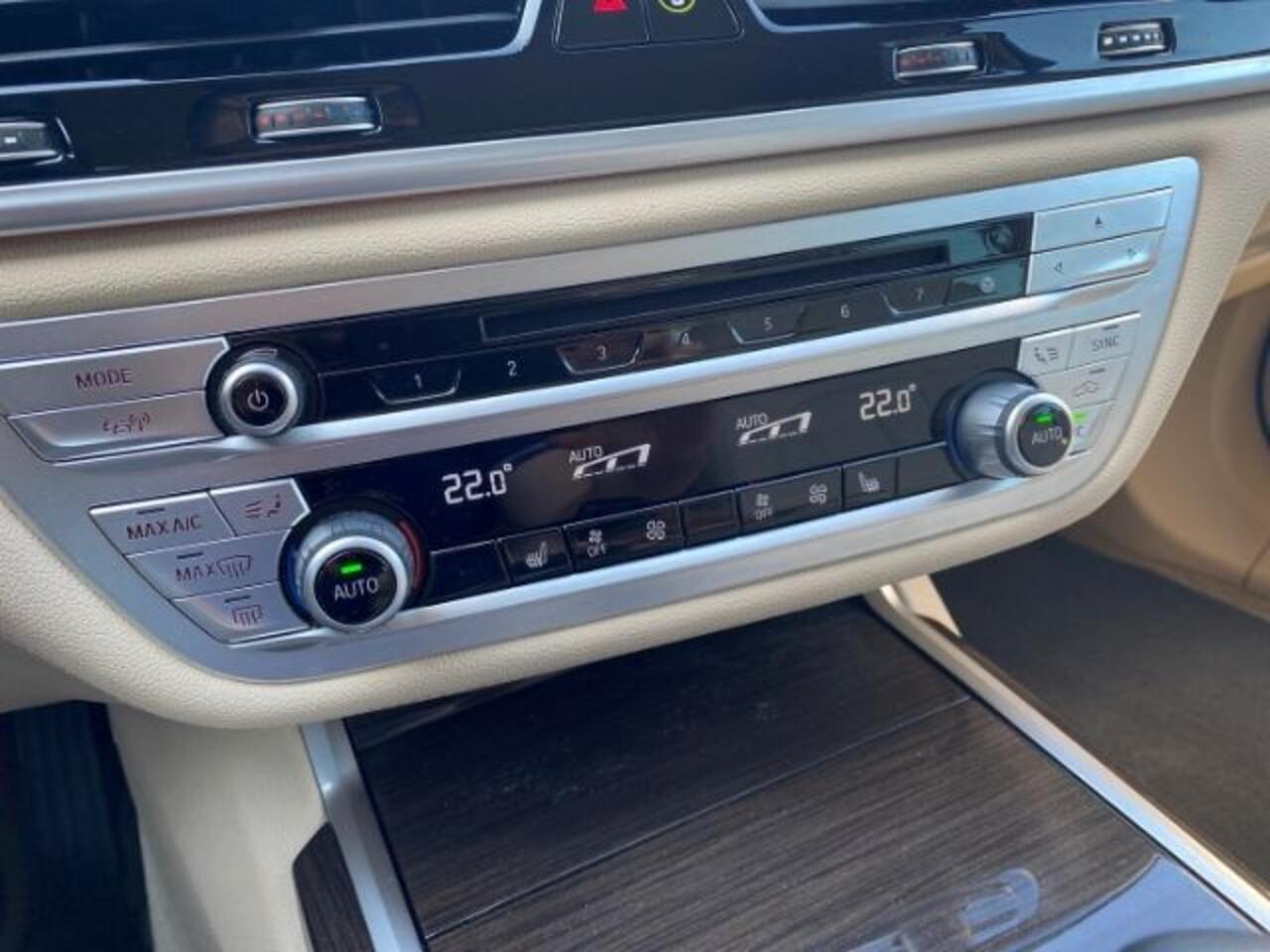 BMW 7-SERIE 730d 286 PK ACC Head-Up Trekhaak Massage Soft Close 20 Inch