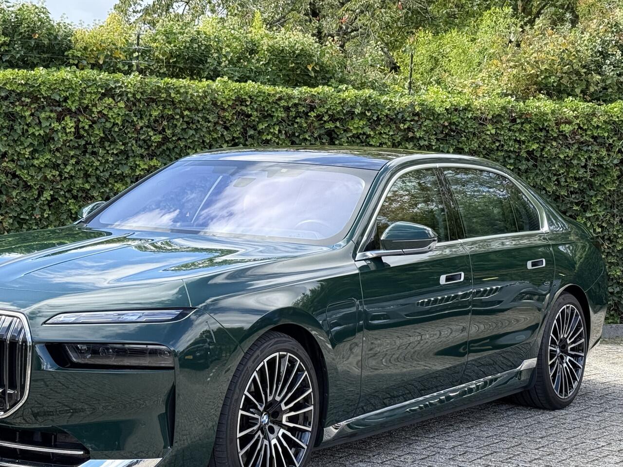 BMW 7-SERIE 750e xDrive | British Racing Green | 21'' | CoPilot | Bowers & Wilkins | Iconic Glow Cristal | 4x Stoelverw. | Active Steering