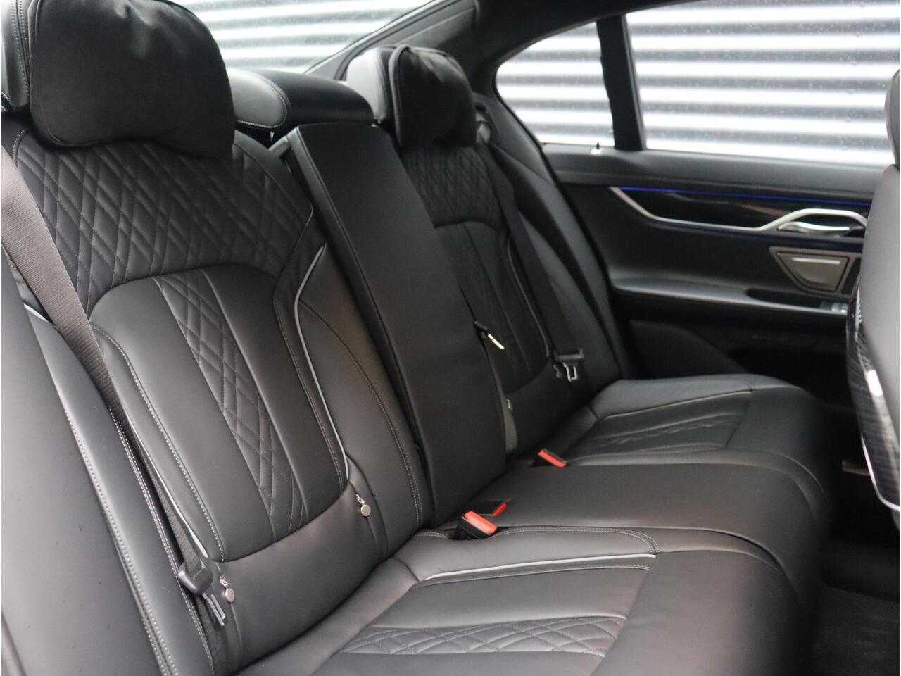 BMW 7-SERIE 745e M Sportpakket | Panodak | Driving Assistant Prof. | Active Steering | Comfortstoelen Achter | Head-Up | Harman Kardon | Parking Assistant Plus | 20'' LMV