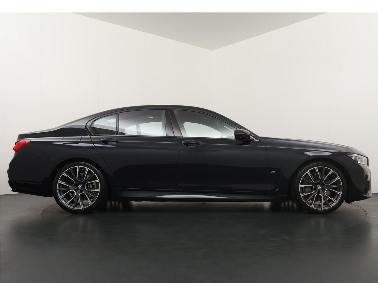 BMW 7-SERIE 745e High Executive | M-Sportpakket | Co-Pilot | Bowers & Wilkins | Active Steering | Massage | Stoelkoeling V+A | Panoramadak | Soft Close | Head-Up | Comfort Access | Laserlight |