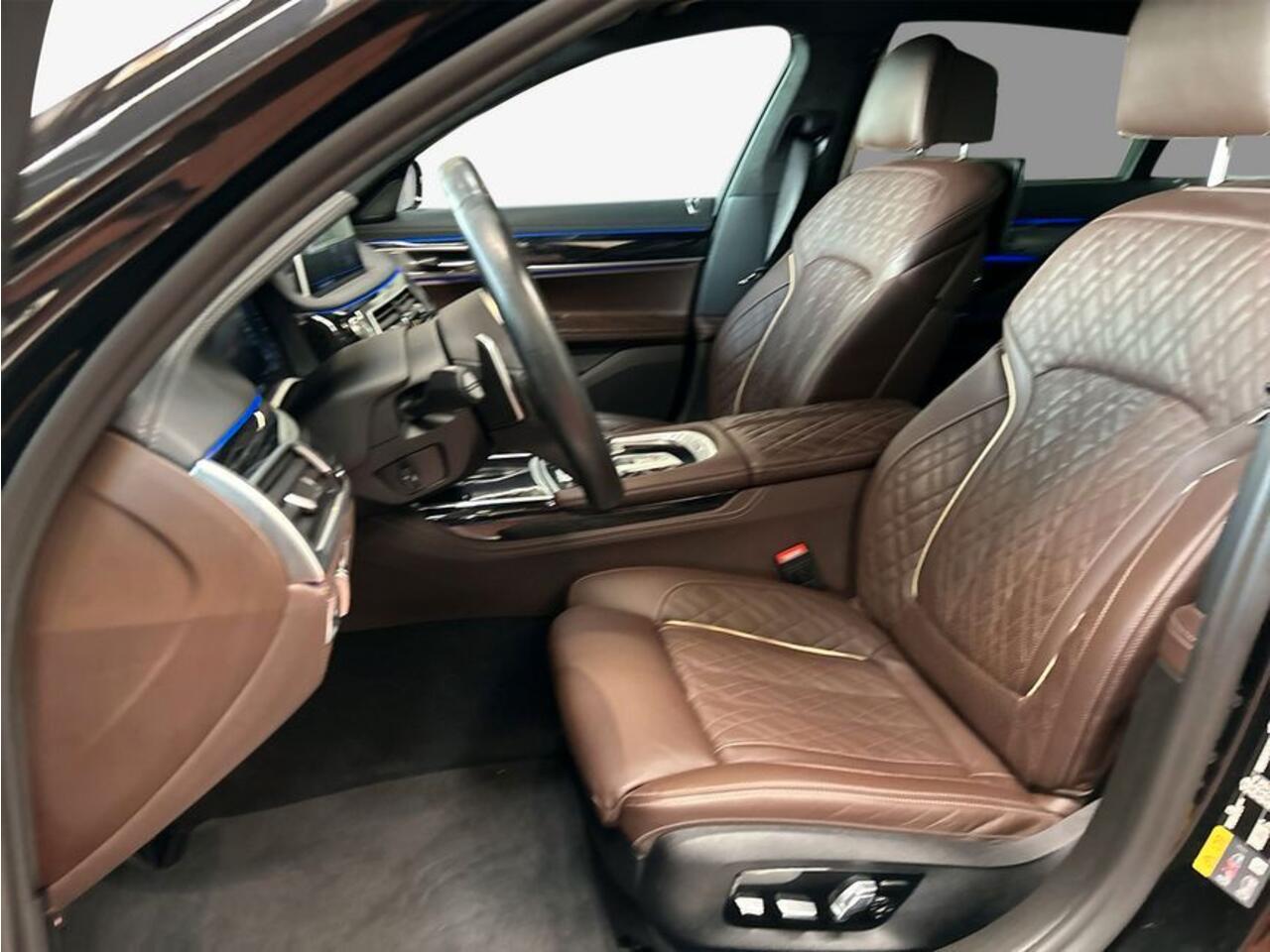 BMW 7-SERIE 745Le xDrive High Executive M-Sport ACC Massage Stoelkoeling Panoramadak Head-Up Entertainment