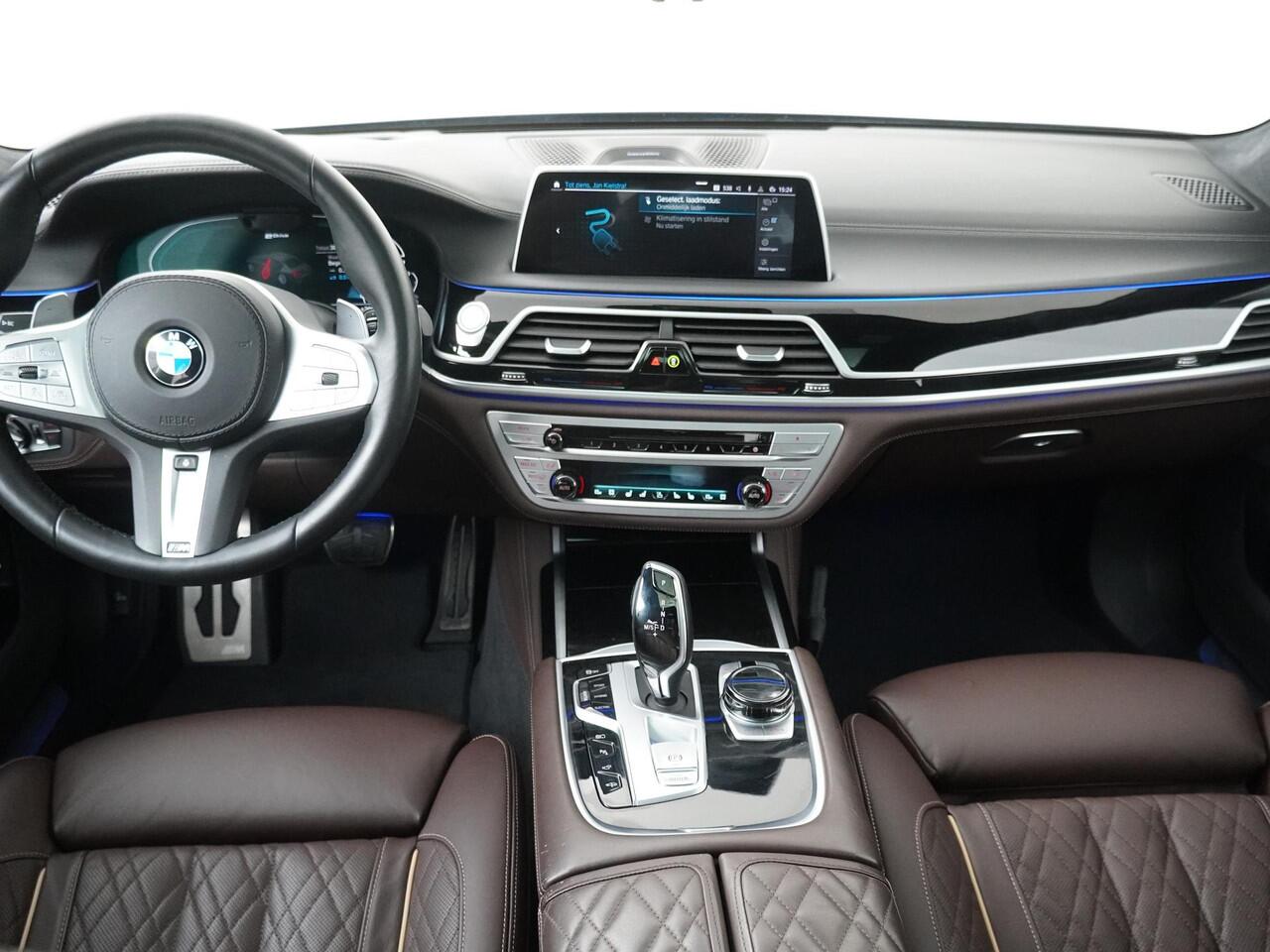 BMW 7-SERIE 745e High Executive | M-Sportpakket | Co-Pilot | Bowers & Wilkins | Active Steering | Massage | Stoelkoeling V+A | Panoramadak | Soft Close | Head-Up | Comfort Access | Laserlight |