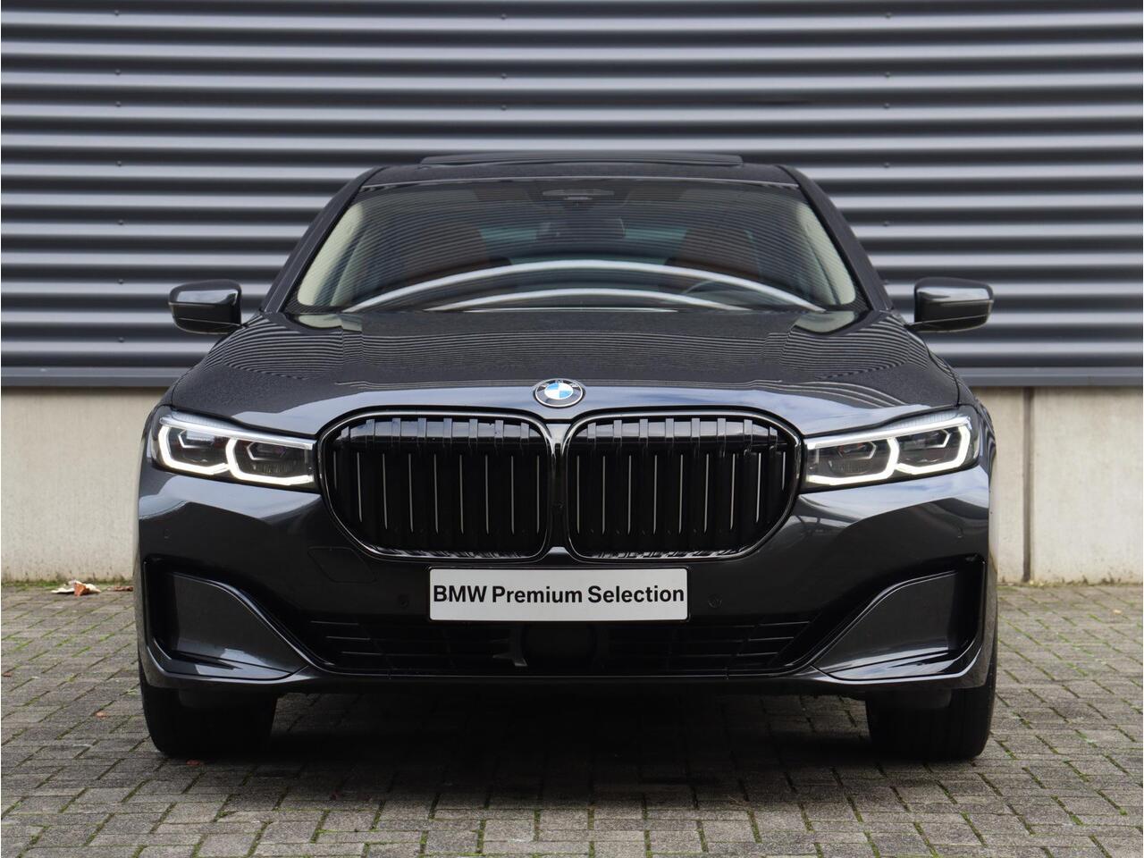 BMW 7-SERIE 740d xDrive | High Executive | Panodak | Executive Drive Pro | Active Steering | Trekhaak | Standkachel | Head-Up | Massage Stoelen | Soft Close | 20'' LMV