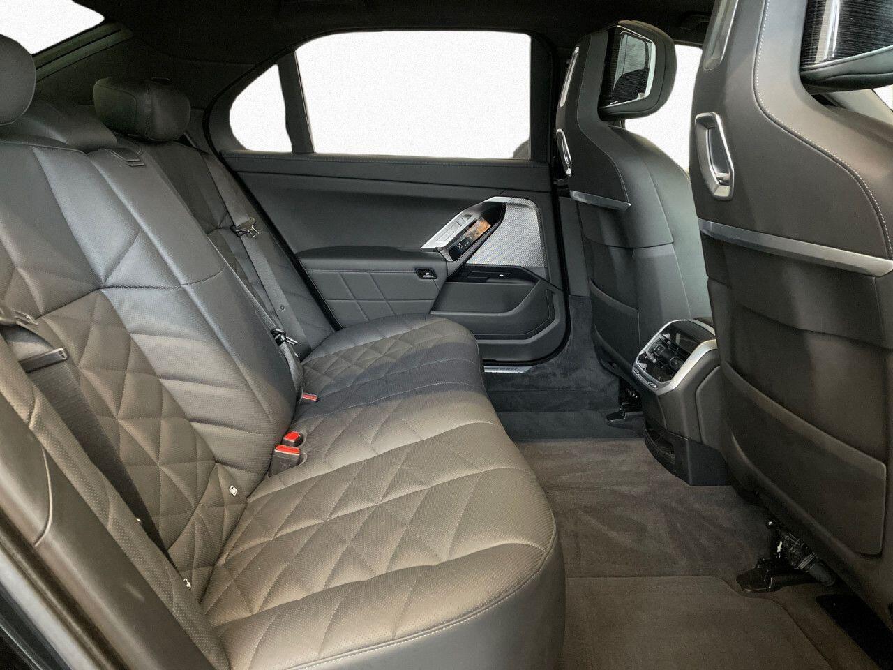 BMW 7-SERIE 740d xDrive M-Sport PanoSky ACC Head-Up SurroundView