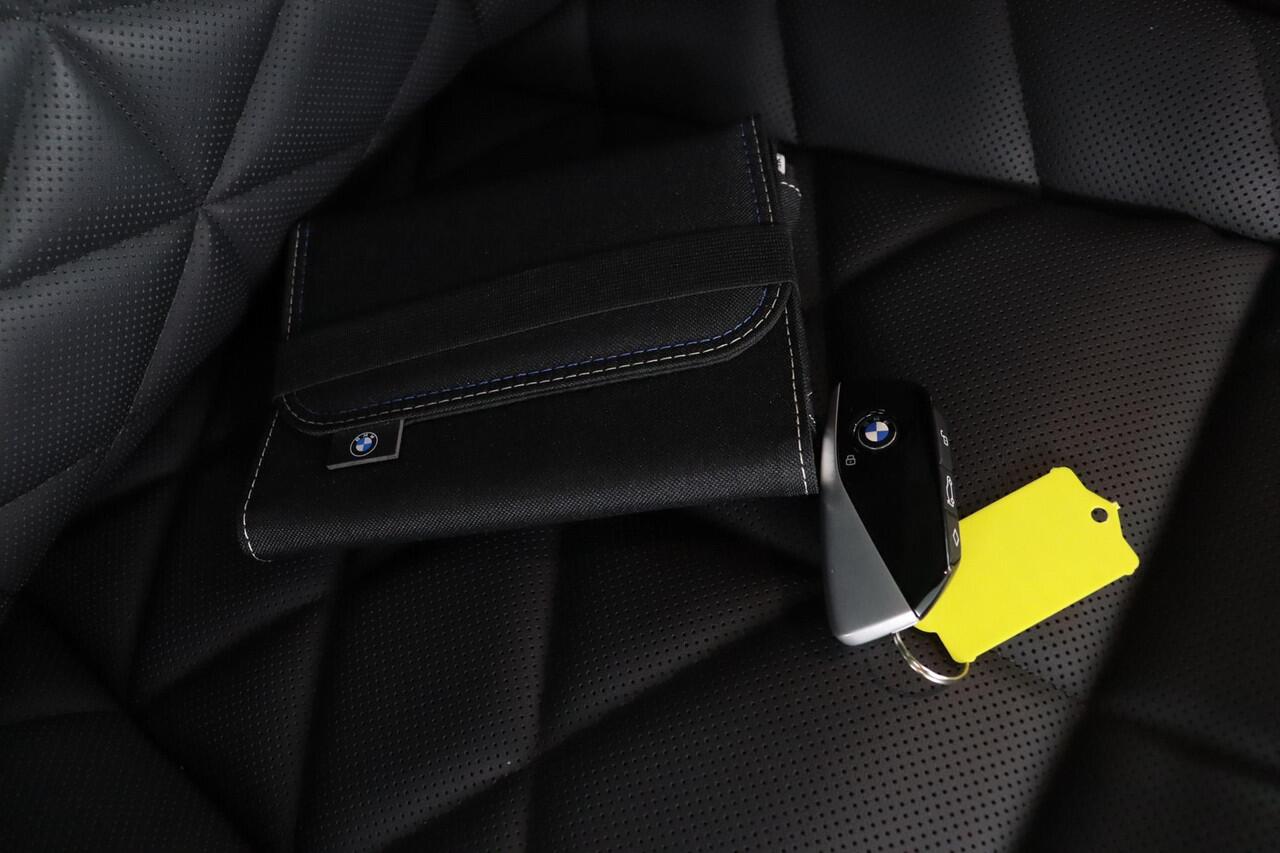 BMW 7-SERIE 750e xDrive Driving Assistant Plus | M Sportpakket | Trekhaak |BMW Iconic Glow | Multifunctionele voorstoelen