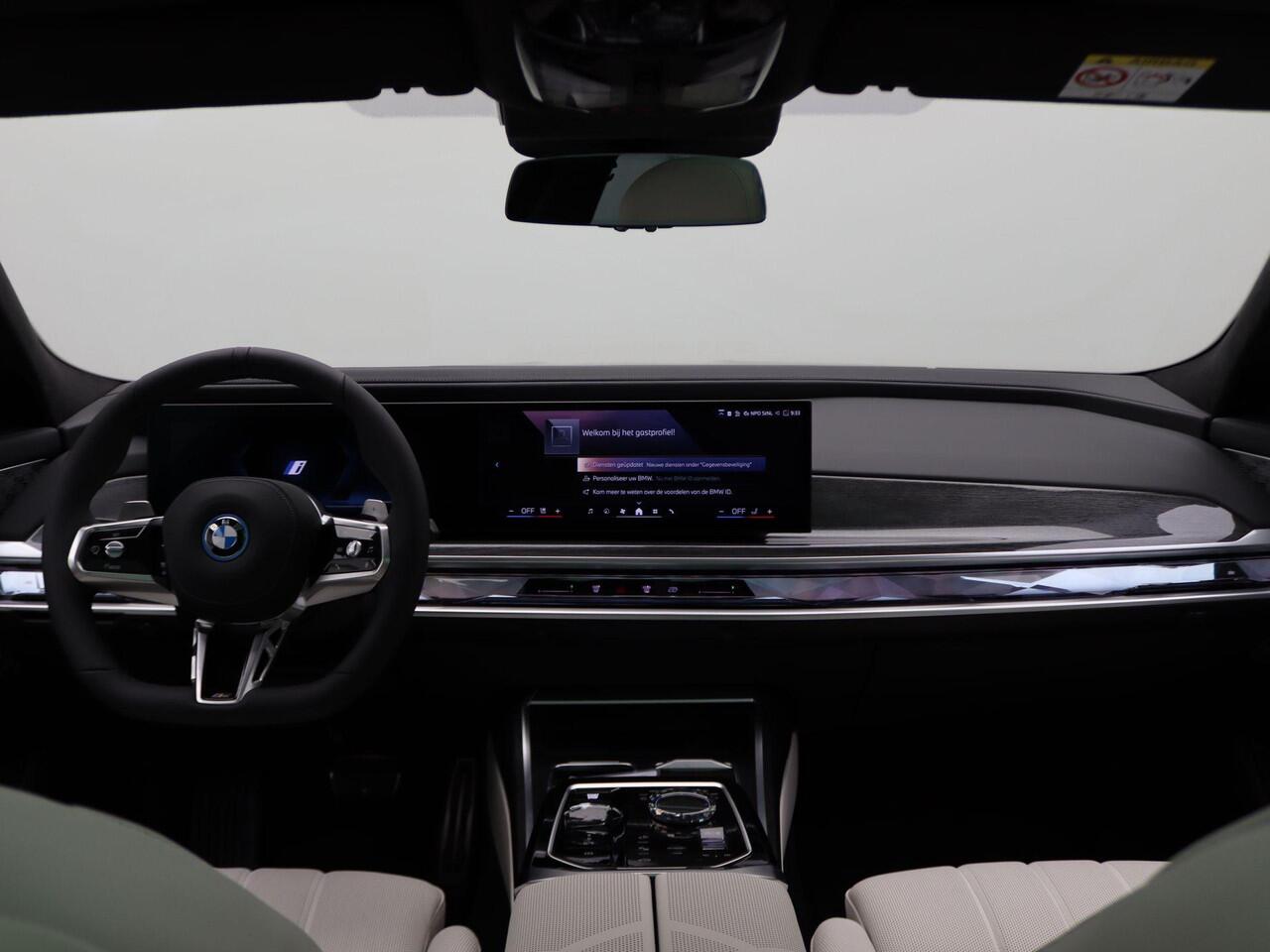 BMW 7-SERIE 750e xDrive | Individual Lak | M Sportpakket Pro | Connoisseur Pack | Innovation Pack