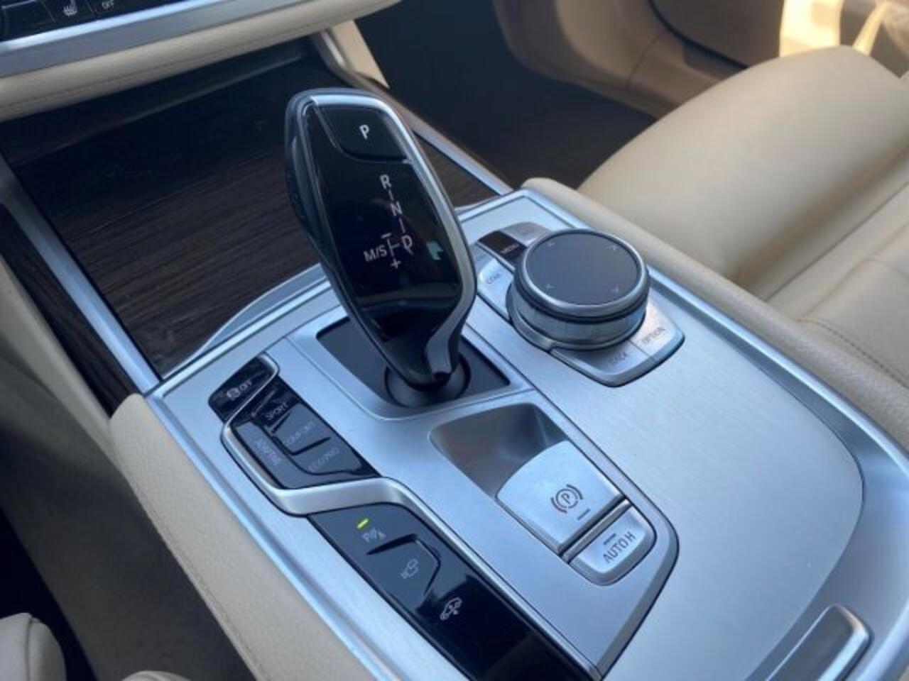 BMW 7-SERIE 730d 286 PK ACC Head-Up Trekhaak Massage Soft Close 20 Inch