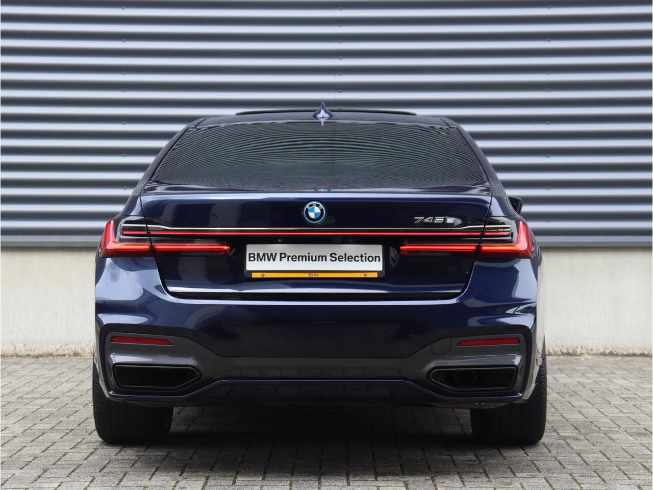 BMW 7-SERIE 745e | High Executive | M Sportpakket incl. Design Pure Excellence | Panodak | Head-Up | Comfortstoelen Achter | Harman Kardon | Soft Close | 20'' LMV