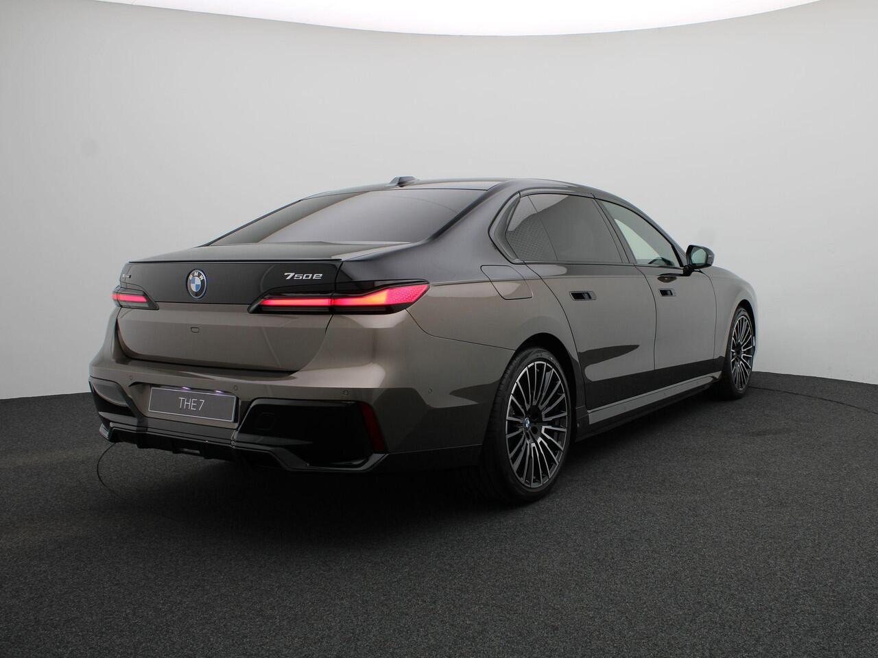 BMW 7-SERIE 750e xDrive | Individual Lak | M Sportpakket Pro | Connoisseur Pack | Innovation Pack