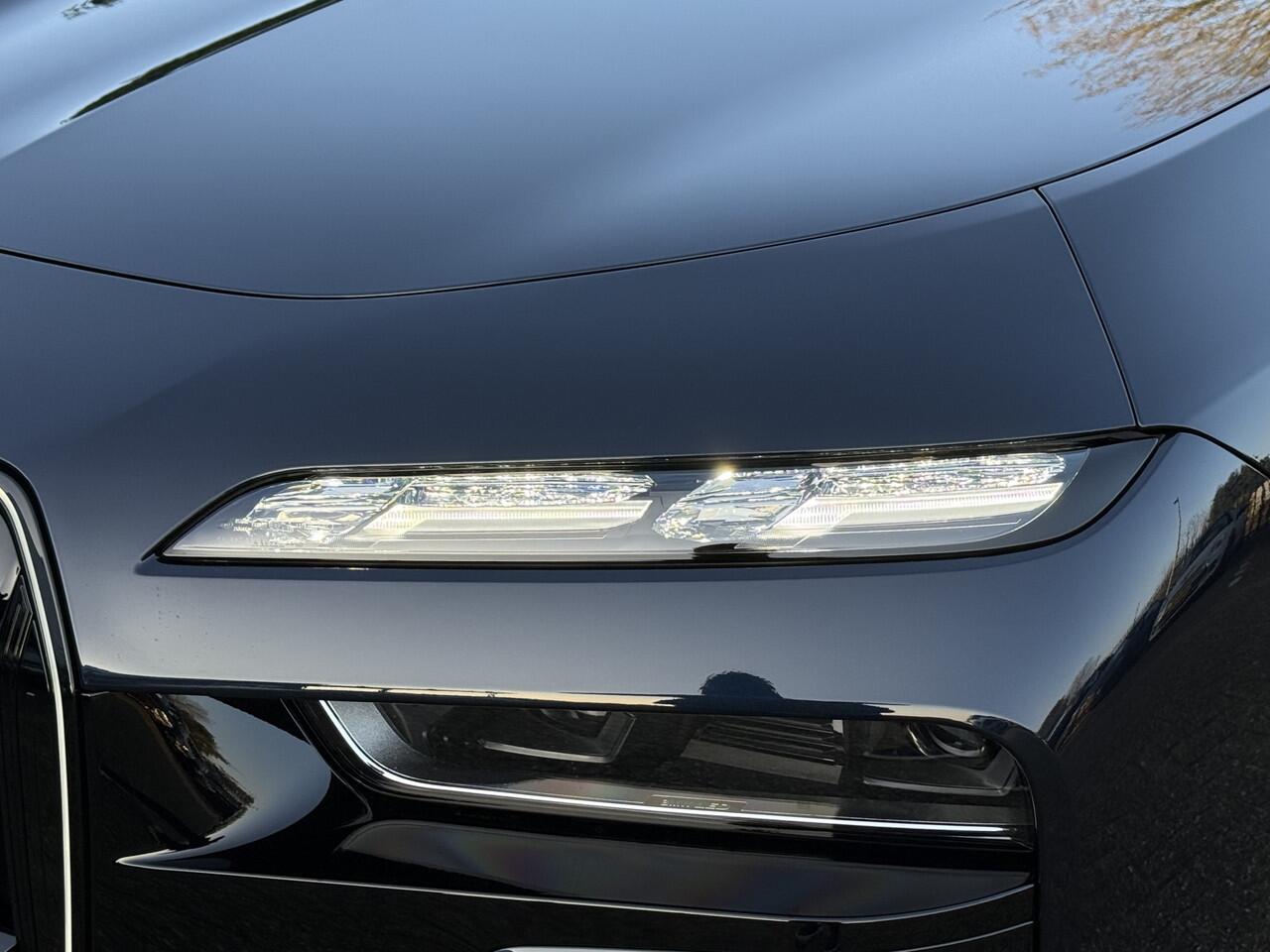 BMW 7-SERIE M760e xDrive | M-Sport Pro | 20'' | B&W | Elek. portier. | Driv. + Park. Prof. | Stoelvent. + Massage voor/achter | Theatre Screen | Kristal koplamp | Trekhaak | Exe. Driv. Pro | Act. Steering | Panorama.