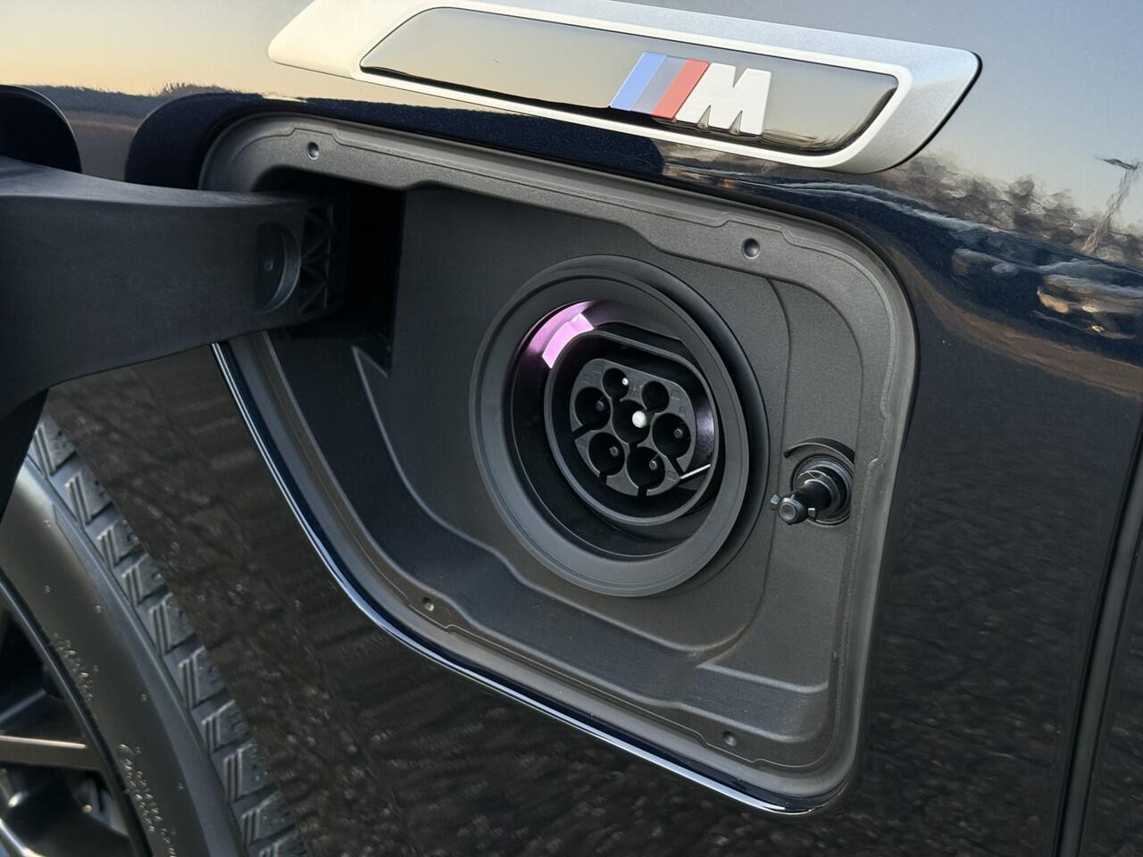 BMW 7-SERIE M760e xDrive | M-Sport Pro | 20'' | B&W | Elek. portier. | Driv. + Park. Prof. | Stoelvent. + Massage voor/achter | Theatre Screen | Kristal koplamp | Trekhaak | Exe. Driv. Pro | Act. Steering | Panorama.