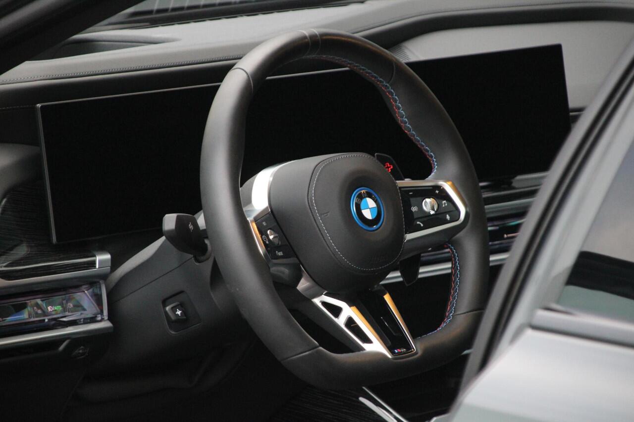 BMW 7-SERIE M760e xDrive M-Sport Pro | Auto Doors | BTW |