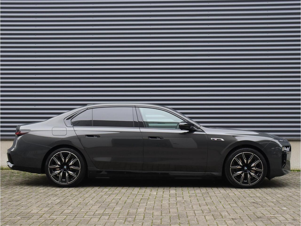 BMW 7-SERIE M760e xDrive | M Sportpakket Pro | Innovation Pack | Executive Drive Pro | Head-Up | Executive Lounge | Massage | Stoelventilatie | Driving Assistant Professional | Bowers & Wilkins | 21'' LMV