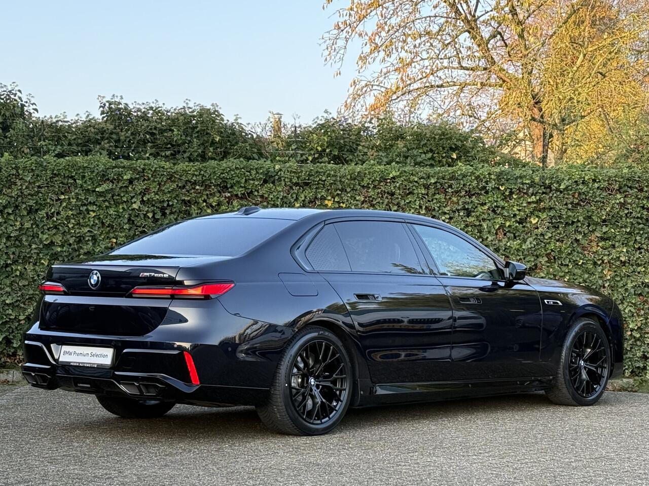 BMW 7-SERIE M760e xDrive | M-Sport Pro | 20'' | B&W | Elek. portier. | Driv. + Park. Prof. | Stoelvent. + Massage voor/achter | Theatre Screen | Kristal koplamp | Trekhaak | Exe. Driv. Pro | Act. Steering | Panorama.