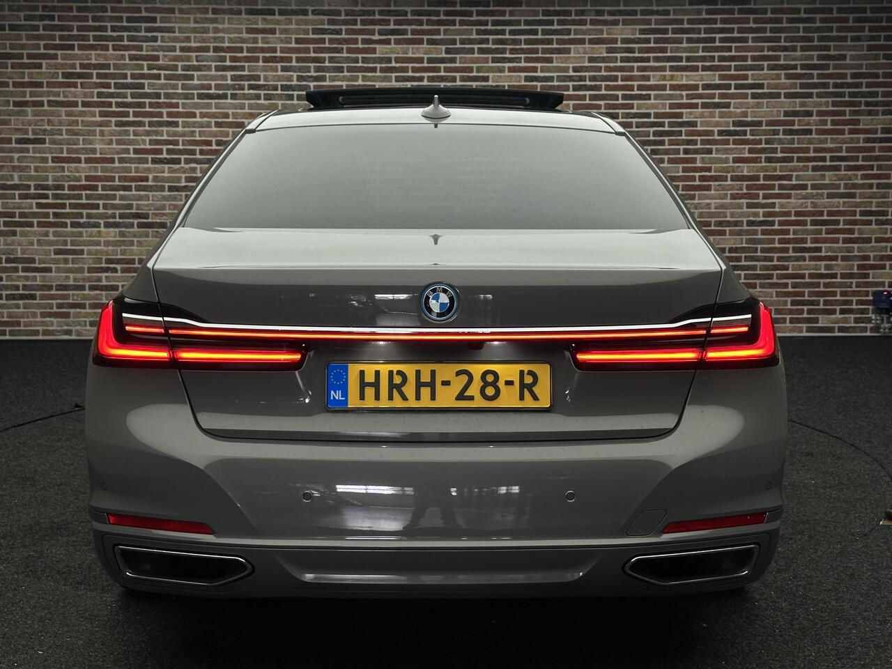 BMW 7-SERIE 745Le xDrive High Executive chauffeur pakket Lounge Panorama Dealer Garantie Massage