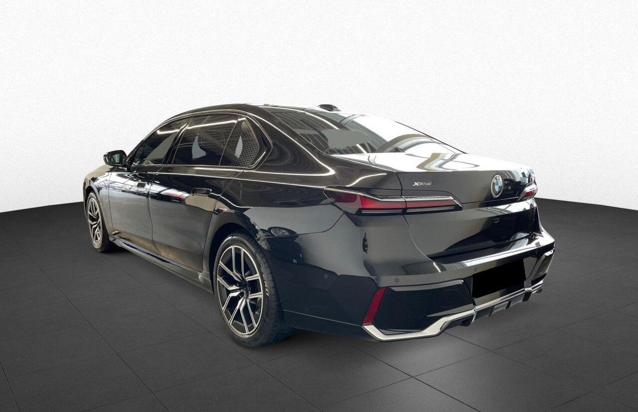 BMW 7-SERIE 740d xDrive M-Sport PanoSky ACC Head-Up SurroundView