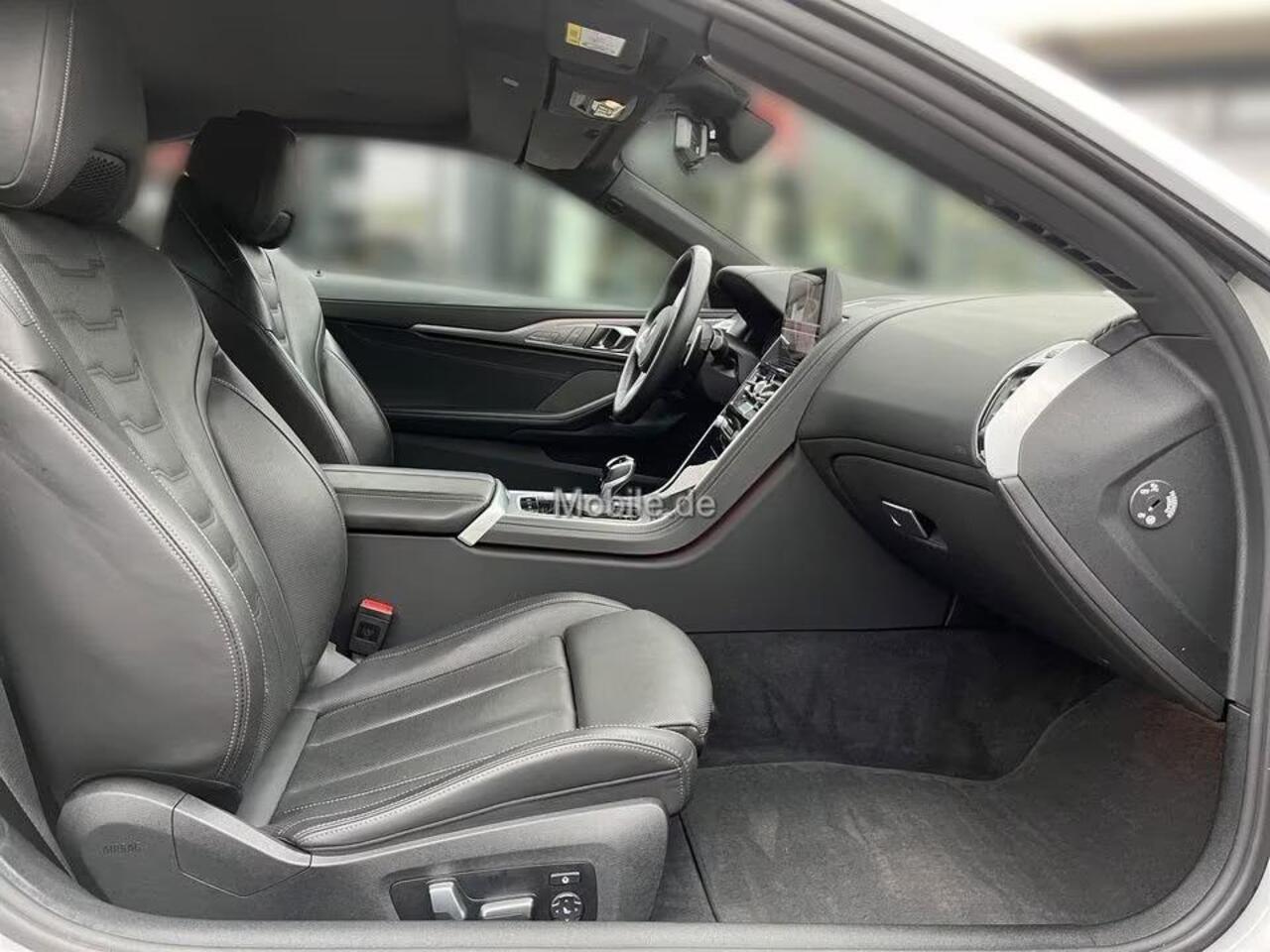 BMW 8-SERIE 840i xDrive