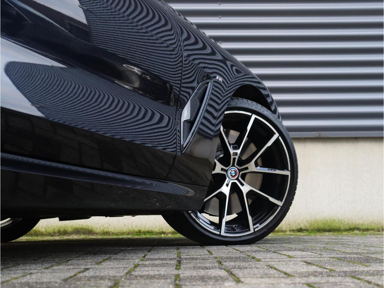 BMW 8-SERIE Cabrio 840i | High Executive | M Sportpakket Pro | Driving Assistant Prof. | Soft Close | Stoelventilatie | Bowers & Wilkins | Parking Assistant Plus | 20'' LMV