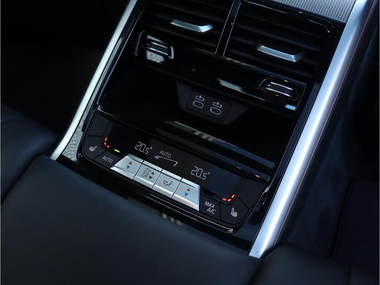 BMW 8-SERIE Gran Coupé 840i | High Executive | M Sportpakket Pro | Panodak | Driving Assistant Prof. | Active Steering | Harman Kardon | Soft Close | Head-Up | 20'' LMV