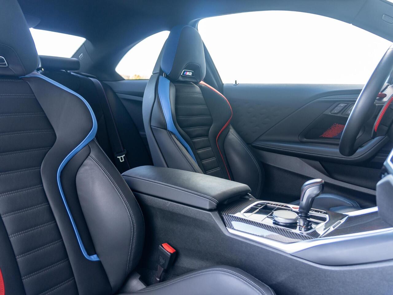 BMW M2 Coupé | M Drive Professional | Harman Kardon | Verwarmd Stuurwiel | Comfort Access | Achteruitrijcamera | Carbon Dak | Stoelverwarming