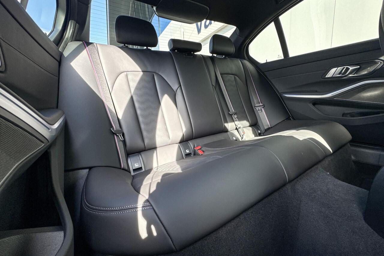 BMW M3 Sedan xDrive Competition | Innovation Pack | Keremische remmen | Driving Assistent Professional