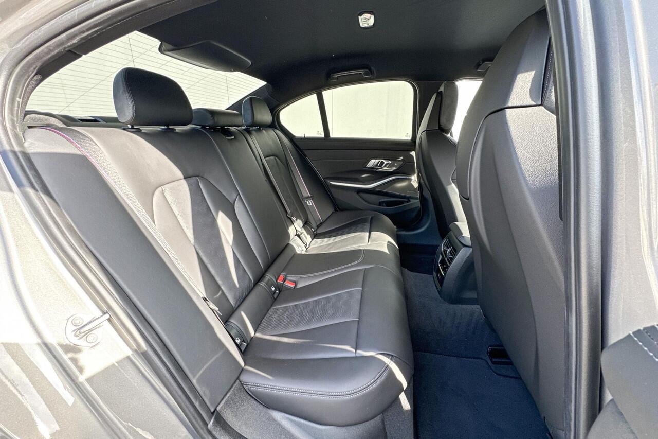 BMW M3 Sedan xDrive Competition | Innovation Pack | Keremische remmen | Driving Assistent Professional