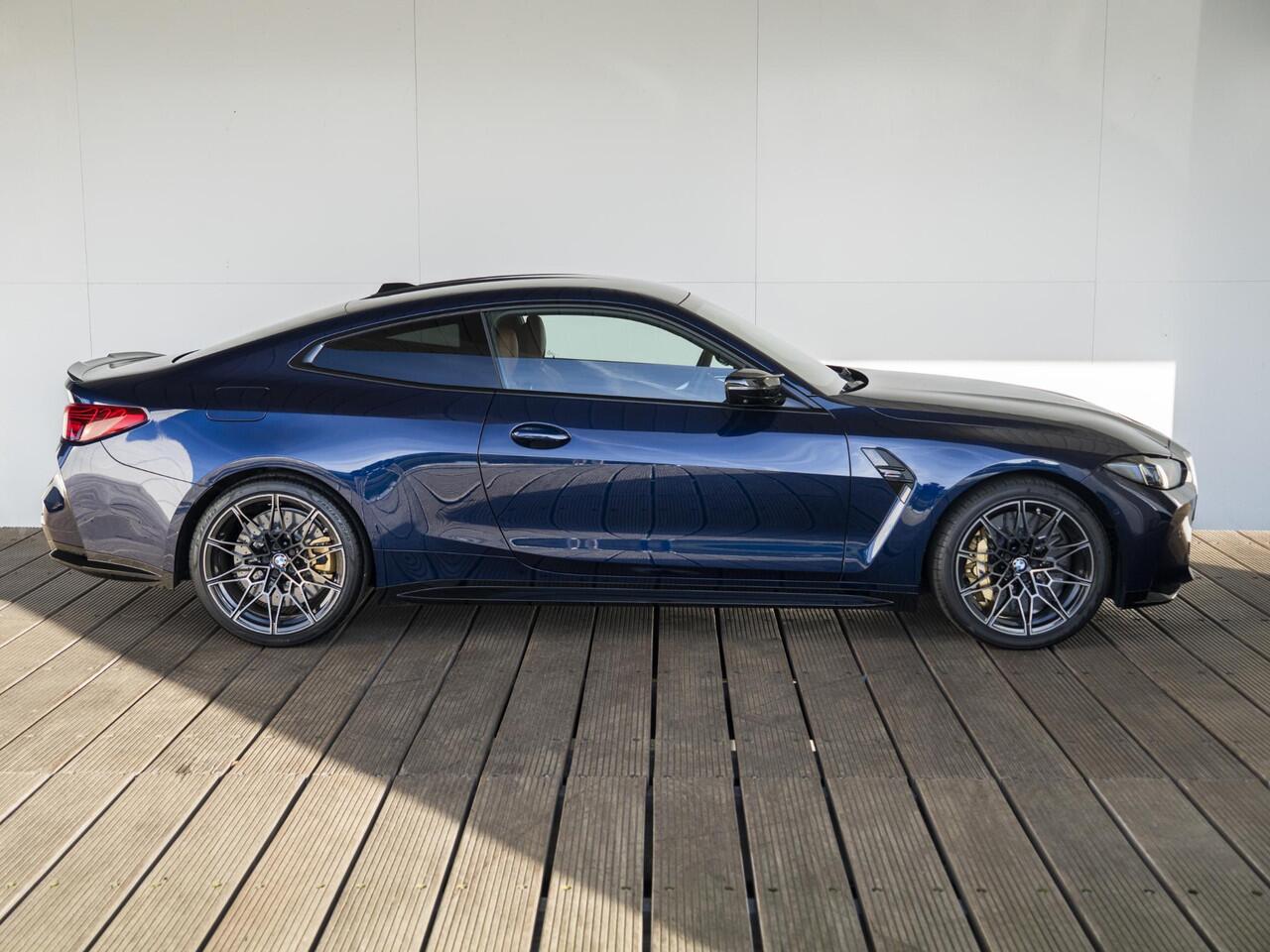 BMW M4 xDrive Competition Coupé | M Driver's Pack | Carbon-keramische remmen | Harman Kardon | Comfort Access | Stuurwielrand verwarmd | Stoelventilatie