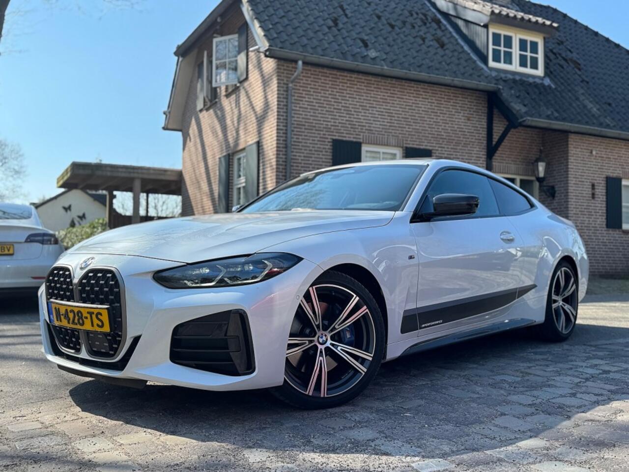 bmw-m4-m440i-xdrive-high-executive-