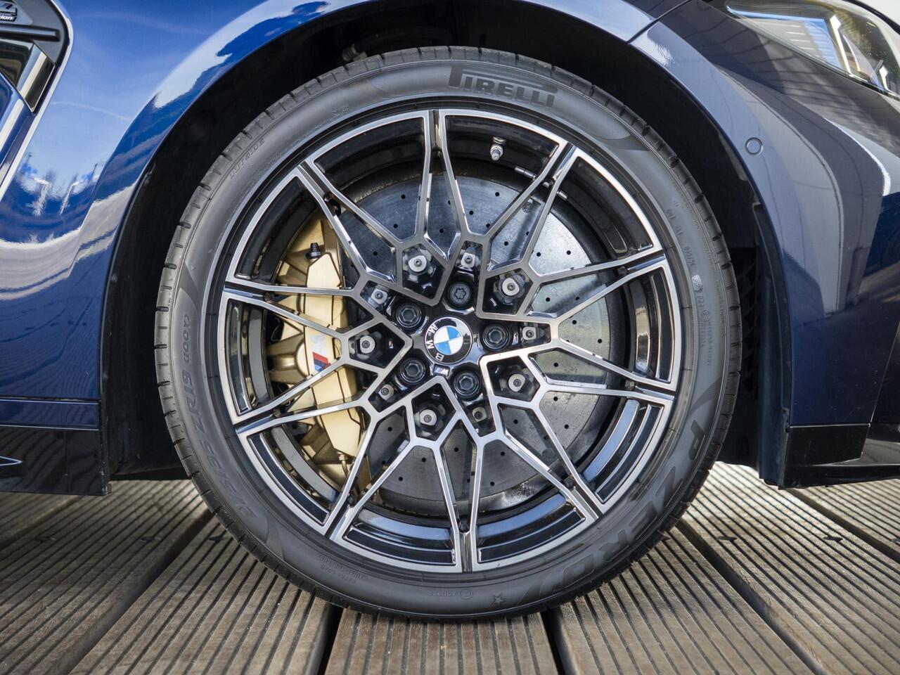 BMW M4 xDrive Competition Coupé | M Driver's Pack | Carbon-keramische remmen | Harman Kardon | Comfort Access | Stuurwielrand verwarmd | Stoelventilatie