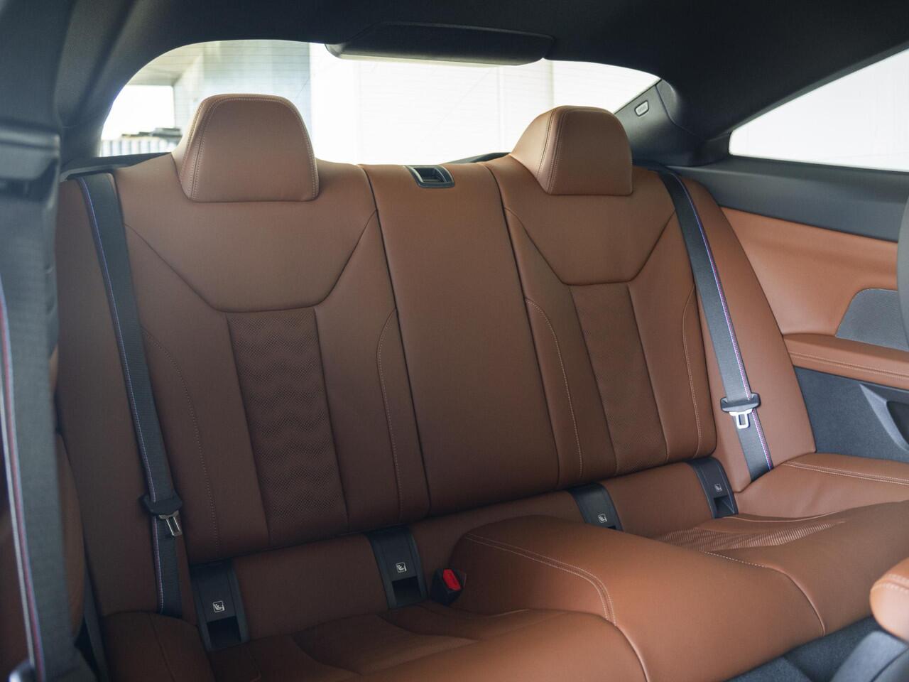 BMW M4 xDrive Competition Coupé | M Driver's Pack | Carbon-keramische remmen | Harman Kardon | Comfort Access | Stuurwielrand verwarmd | Stoelventilatie