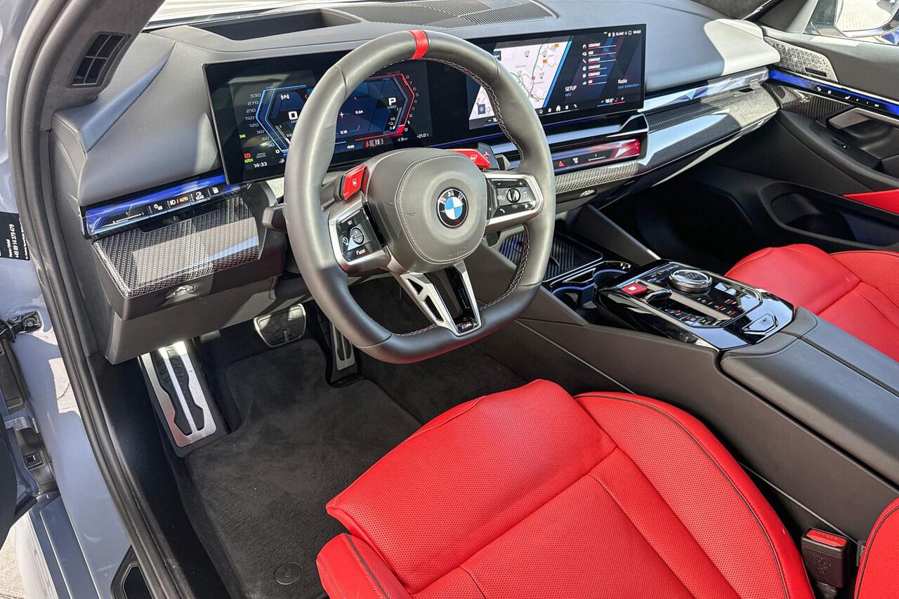 BMW M5 Sedan M Driver's Pack / Driving Assistant Professional / Keramische remschijven / Selections