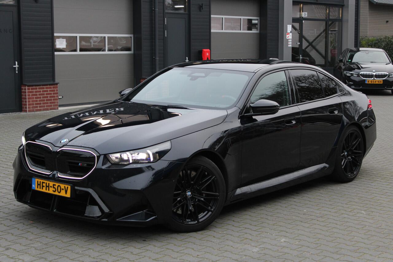 BMW M5 5-serie Sedan - Zwart leder - Panoramadak 20 inch 951M - Bowers & Wilkins