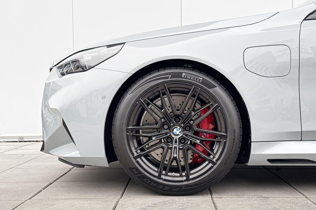 BMW M5 Touring M5 / Bowers & Wilkins / Driving Assistant Professional / Head-Up / Parking Assistant Plus / Trekhaak Elektrisch inklapbaar / Stoelventilatie / Verwarmde stoelen voor en achter