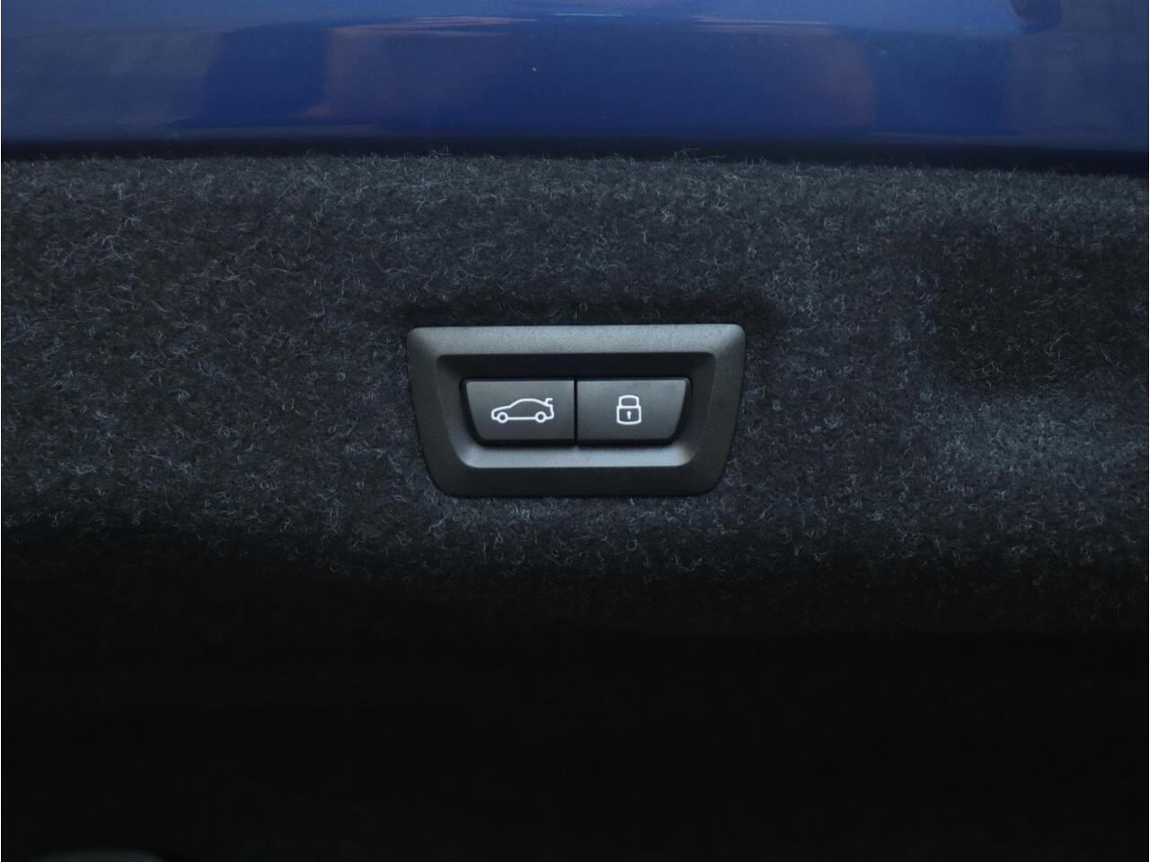 BMW M5 Sedan | High Executive | Driving Assistant Prof. | Carbon Exterieur Pakket | Trekhaak | M Drivers Pack | Parking Assistant Prof. | Bowers & Wilkins | Head-Up | 20/21'' LMV